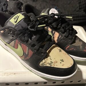 Nike Dunk Low
Crazy Camo